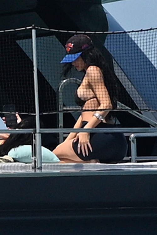 Kylie Jenner in Bikini at F1 Weekend in Miami, May 2025 12