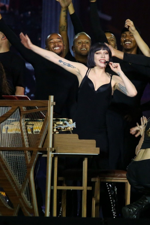 Lady Gaga Conducting a Soundcheck at Copacabana Beach, May 2025 4