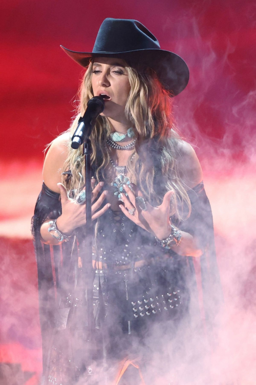 Lainey Wilson Performs at Country Music Awards, May 2025 1