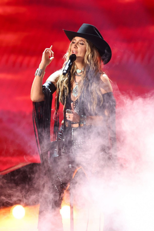 Lainey Wilson Performs at Country Music Awards, May 2025 6