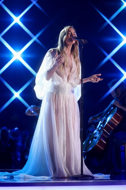 LeAnn Rimes Performs at Country Music Awards, May 2025 2