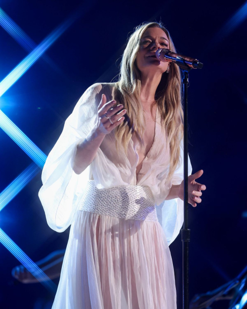 LeAnn Rimes Performs at Country Music Awards, May 2025 6