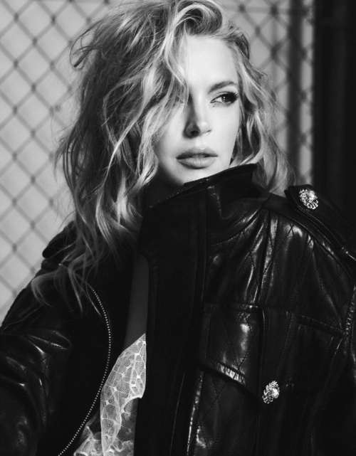 Lindsay Lohan Featured in Elle Magazine, Summer 2025 9