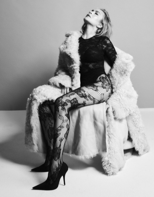 Lindsay Lohan Featured in Elle Magazine, Summer 2025 1