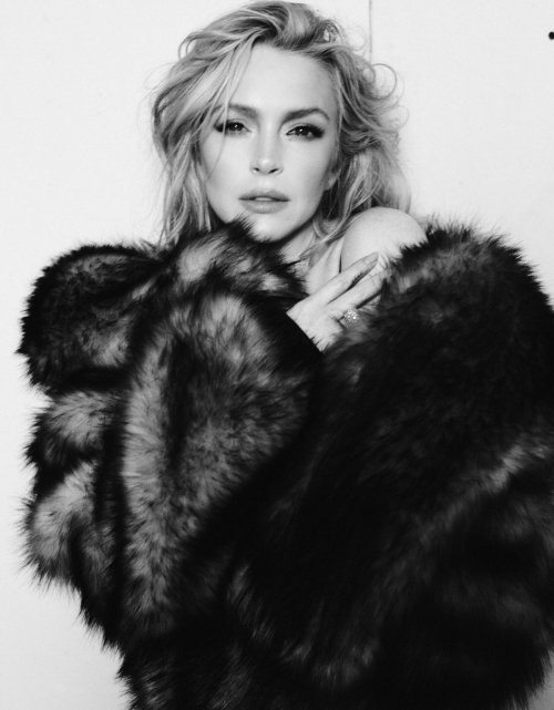 Lindsay Lohan Featured in Elle Magazine, Summer 2025 6