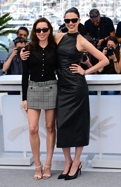 Margaret Qualley and Aubrey Plaza at Cannes Photocall, May 2025 6