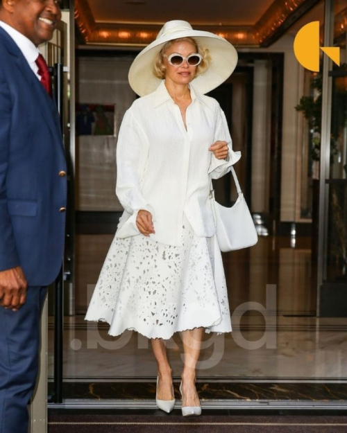 Pamela Anderson Out and About in New York, May 2025 2