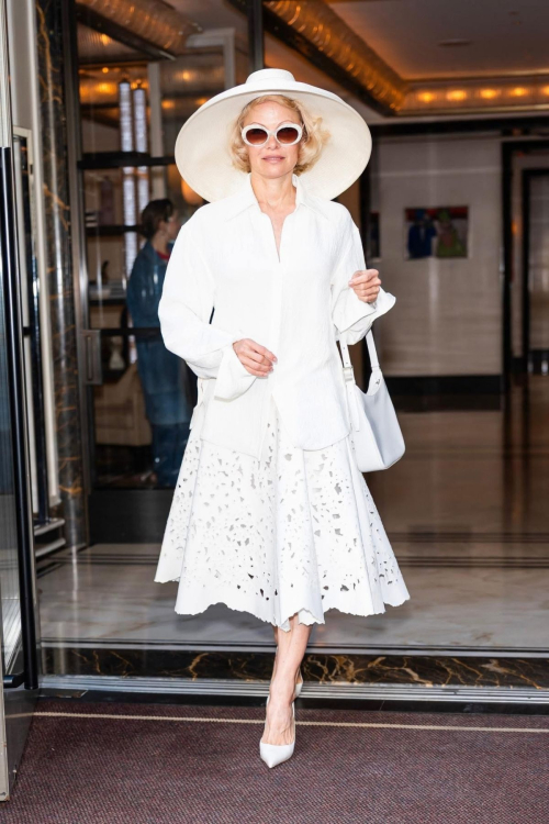 Pamela Anderson Out and About in New York, May 2025 4