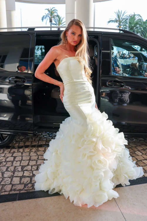 Romee Strijd Arrives at Hotel Martinez Cannes, May 2025 1