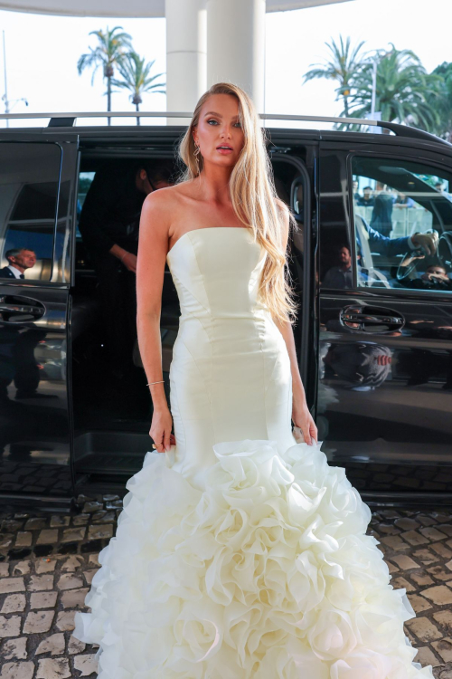 Romee Strijd Arrives at Hotel Martinez Cannes, May 2025 5