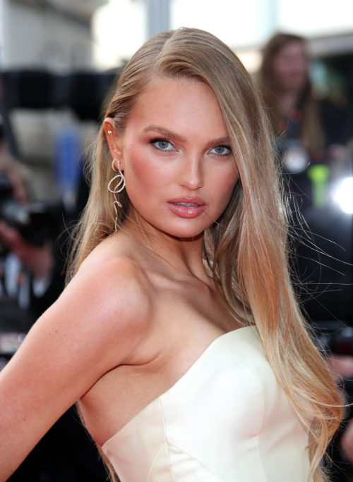 Romee Strijd at Phoenician Scheme Cannes Premiere, May 2025 2