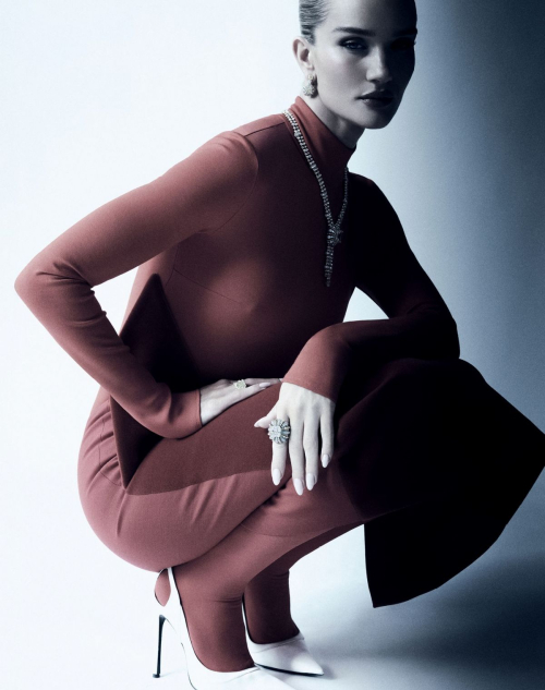 Rosie Huntington-Whiteley in Harper’s Bazaar, June 2025 9