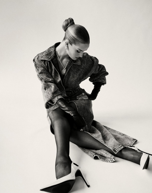 Rosie Huntington-Whiteley in Harper’s Bazaar, June 2025 3