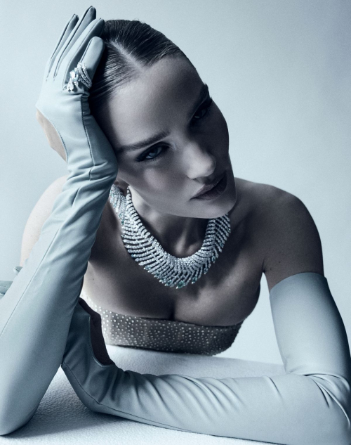 Rosie Huntington-Whiteley in Harper’s Bazaar, June 2025 4