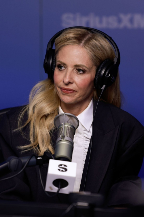 Sarah Michelle Gellar at SiriusXM Radio in New York, May 2025 1