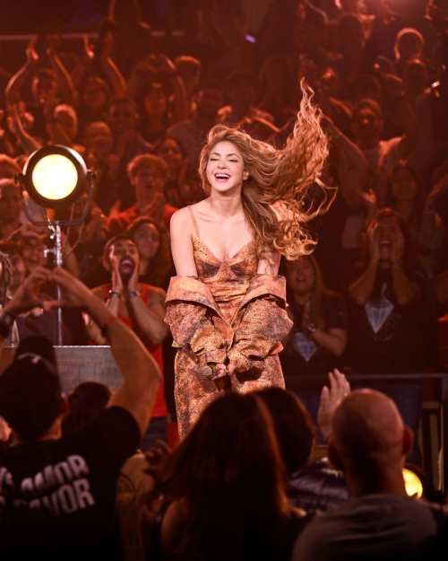 Shakira Performs at Tonight Show Starring Jimmy Fallon, May 2025 5