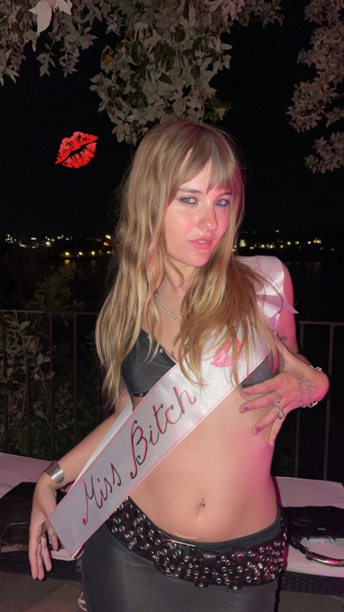 Victoria De Angelis Instagram Photos, May 2025