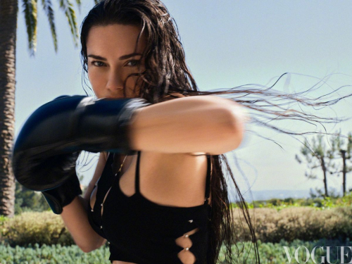 Adriana Lima for Vogue China, July 2025 4
