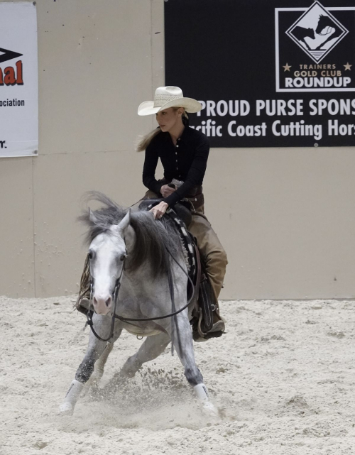 Bella Hadid Practices Horse Cutting Championship Las Vegas, June 2025 3