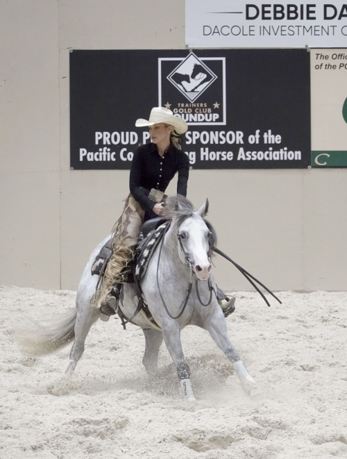 Bella Hadid Practices Horse Cutting Championship Las Vegas, June 2025 6