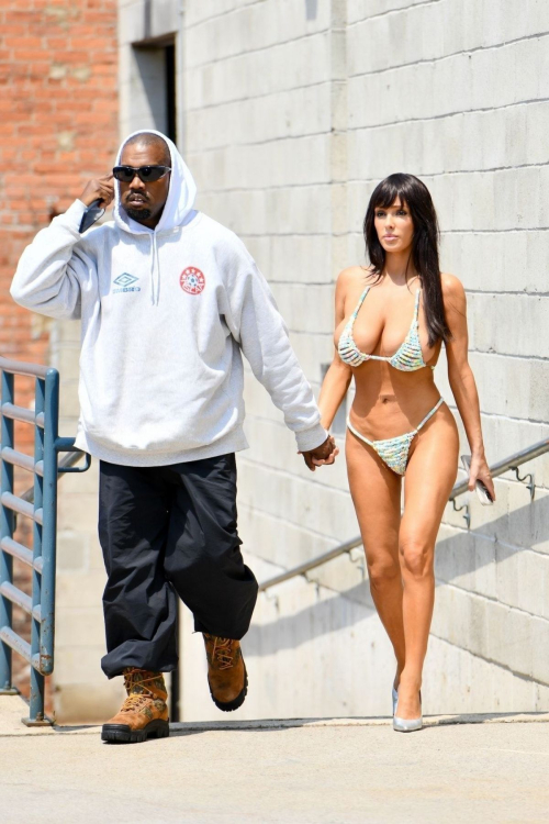 Bianca Censori and Kanye West in Brooklyn, June 2025 9