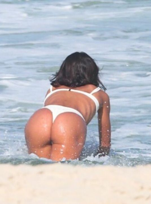 Bruna Marquezine in Bikini at Rio Beach, May 2025 1