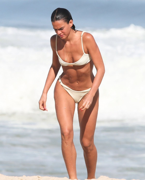 Bruna Marquezine in Bikini at Rio Beach, May 2025 7
