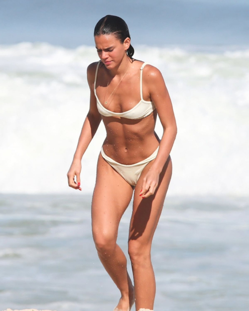 Bruna Marquezine in Bikini at Rio Beach, May 2025 8