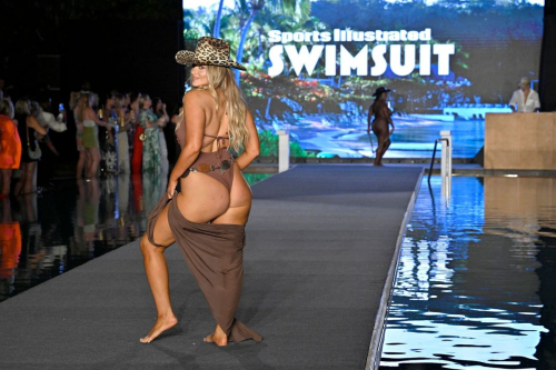 Camille Kostek at Sports Illustrated Show Miami, June 2025 12
