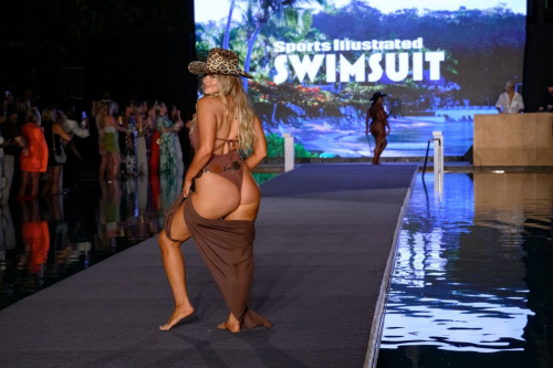 Camille Kostek at Sports Illustrated Show Miami, June 2025 15