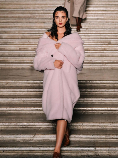 Deva Cassel at Max Mara Resort Collection Caserta, June 2025