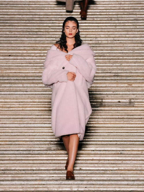 Deva Cassel at Max Mara Resort Collection Caserta, June 2025 3
