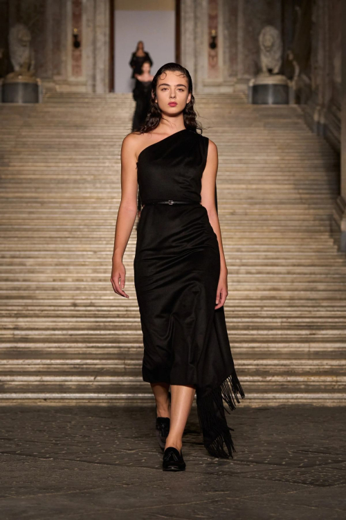 Deva Cassel at Max Mara Resort Collection Caserta, June 2025 6