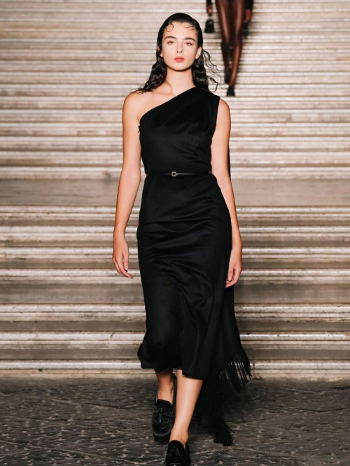 Deva Cassel at Max Mara Resort Collection Caserta, June 2025 8