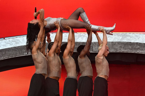 Dua Lipa on Radical Optimism Tour Liverpool, June 2025 6