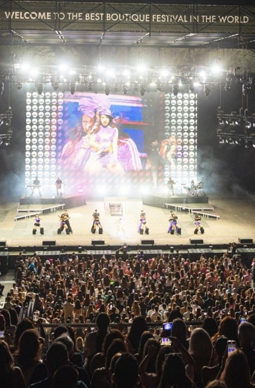Emilia Mernes performs in Marbella, June 2025 3