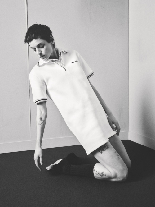 Emma Corrin for Elle Italy, June 2025 3
