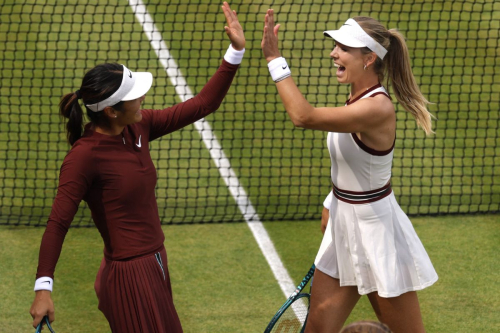 Emma Raducanu and Katie Boutler at HSBC, June 2025 12