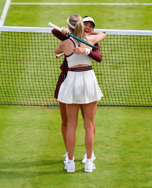 Emma Raducanu and Katie Boutler at HSBC, June 2025 3