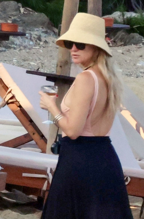 Kate Hudson and Danny Fujikawa at Greece Beach, June 2025 1