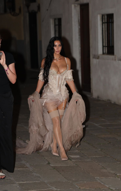 Kim Kardashian Heads to Bezos Afterparty, June 2025 2