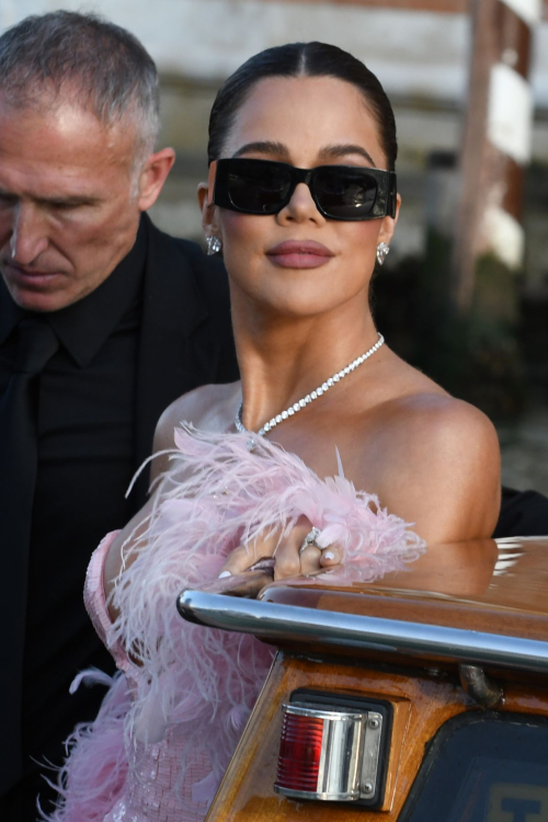 Kim & Khloe Kardashian Head to Bezos Wedding, June 2025 3