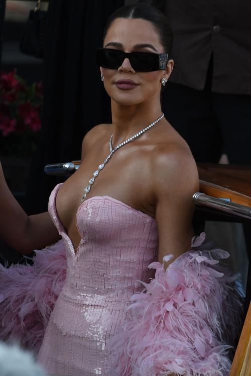 Kim & Khloe Kardashian Head to Bezos Wedding, June 2025 4