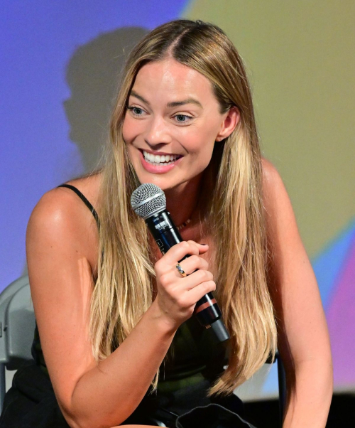Margot Robbie at Glastonbury Festival, June 2025 4