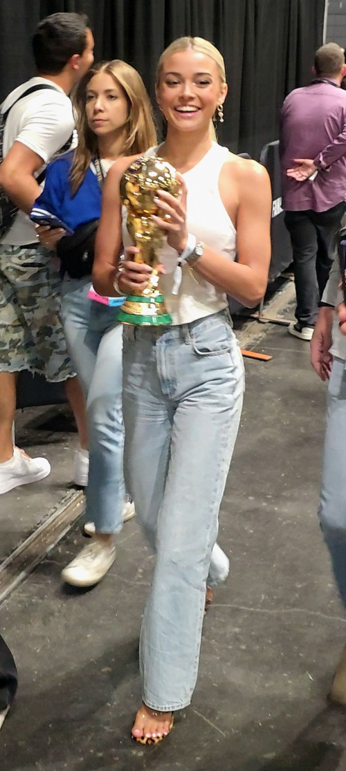 Olivia Dunne at Fanatics Fest NYC, June 2025 4