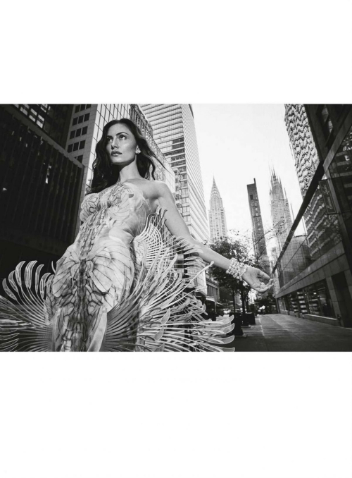 Phoebe Tonkin in Vogue Australia, June 2025 15