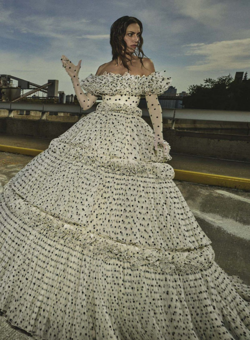 Phoebe Tonkin in Vogue Australia, June 2025 16
