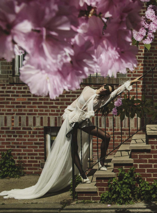 Phoebe Tonkin in Vogue Australia, June 2025 17
