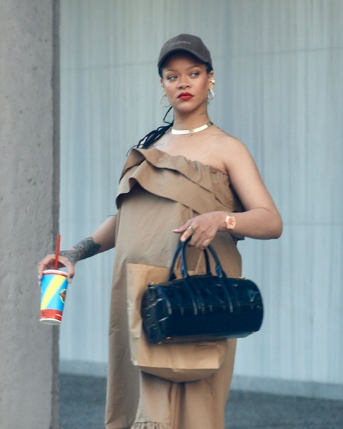 Rihanna Leaves FatBurger LA, June 2025 2
