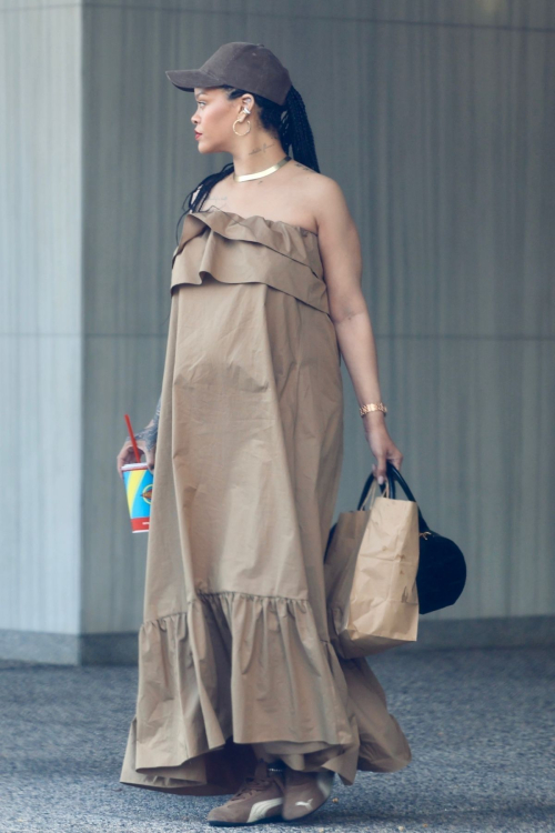 Rihanna Leaves FatBurger LA, June 2025 4